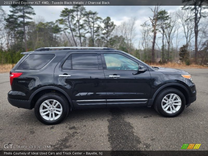 Tuxedo Black Metallic / Charcoal Black 2013 Ford Explorer XLT 4WD