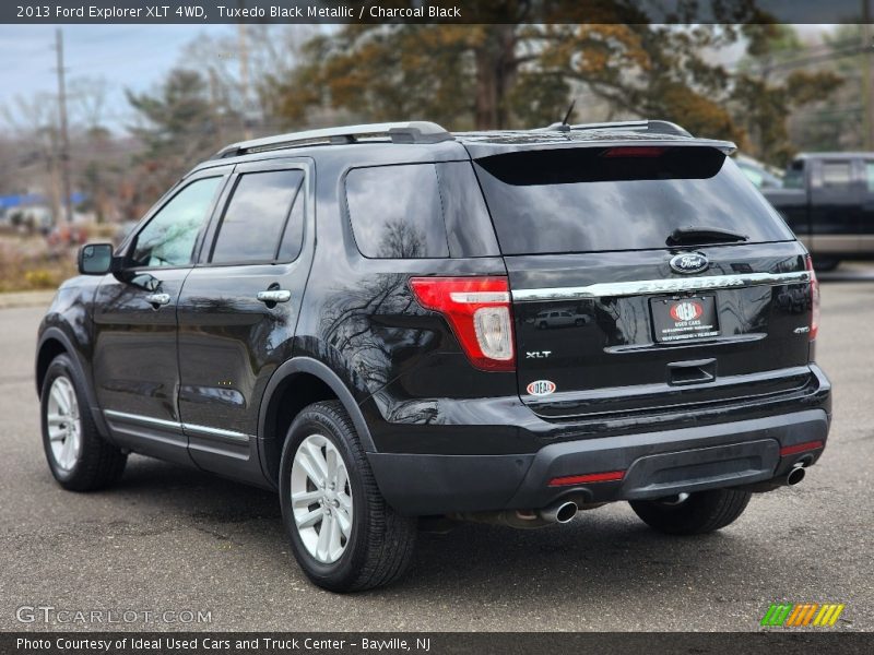 Tuxedo Black Metallic / Charcoal Black 2013 Ford Explorer XLT 4WD