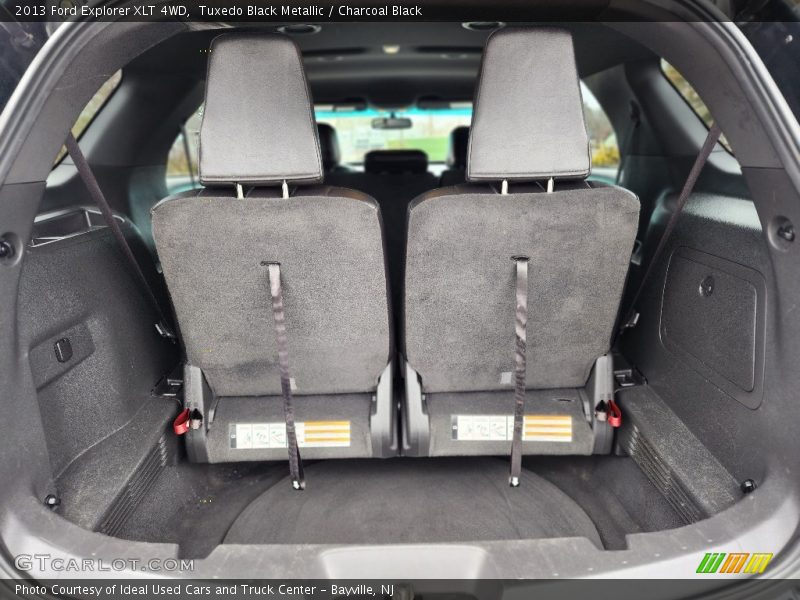 Tuxedo Black Metallic / Charcoal Black 2013 Ford Explorer XLT 4WD