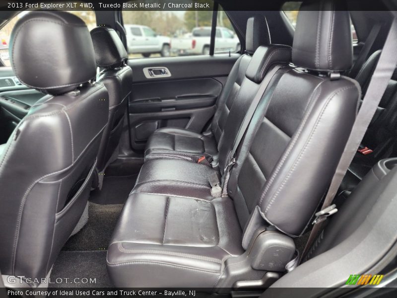 Tuxedo Black Metallic / Charcoal Black 2013 Ford Explorer XLT 4WD