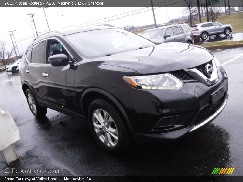 Magnetic Black / Charcoal 2016 Nissan Rogue SV AWD