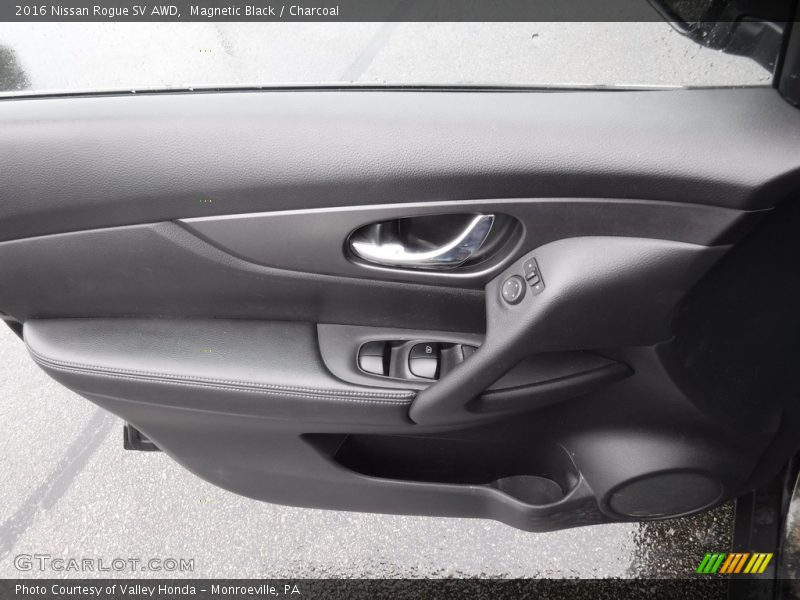 Door Panel of 2016 Rogue SV AWD