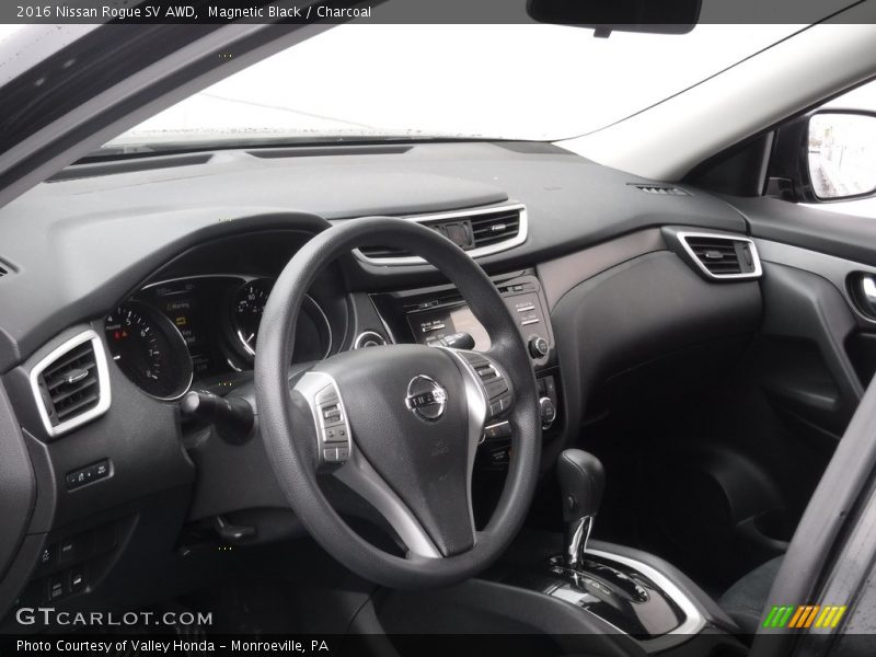 Magnetic Black / Charcoal 2016 Nissan Rogue SV AWD
