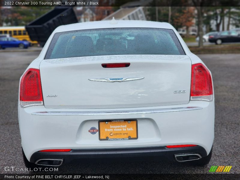 Bright White / Black 2022 Chrysler 300 Touring AWD
