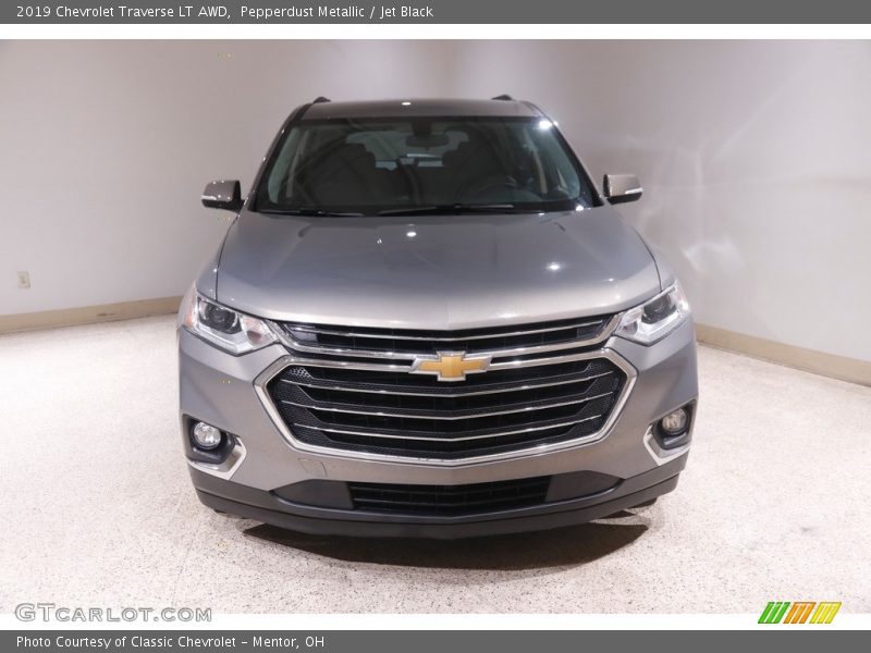 Pepperdust Metallic / Jet Black 2019 Chevrolet Traverse LT AWD