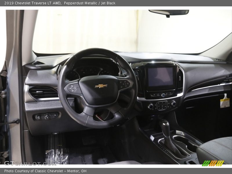 Pepperdust Metallic / Jet Black 2019 Chevrolet Traverse LT AWD