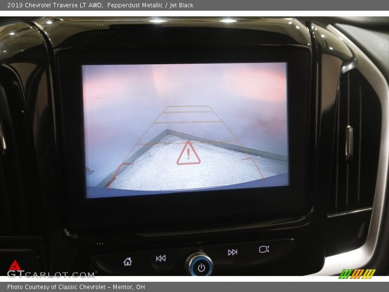 Pepperdust Metallic / Jet Black 2019 Chevrolet Traverse LT AWD
