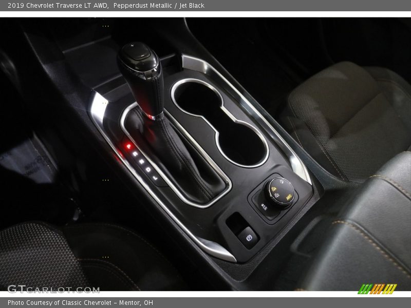 Pepperdust Metallic / Jet Black 2019 Chevrolet Traverse LT AWD