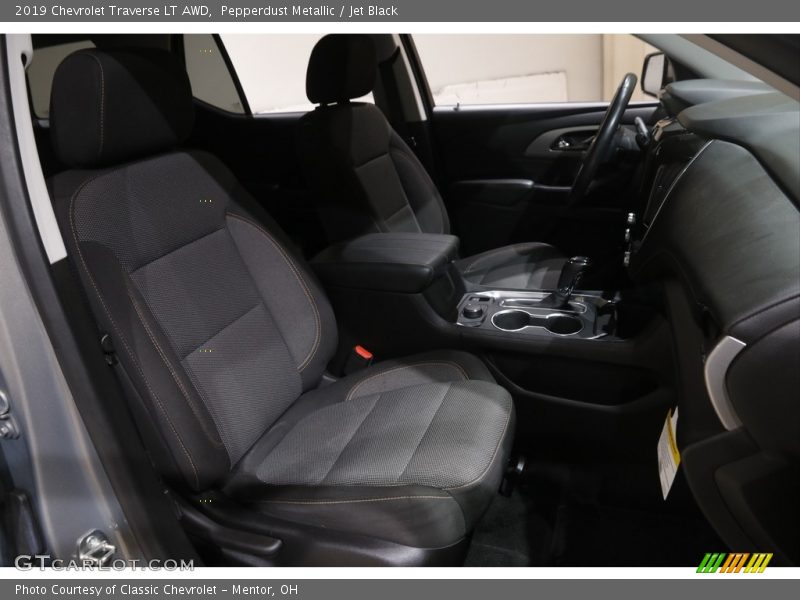 Pepperdust Metallic / Jet Black 2019 Chevrolet Traverse LT AWD