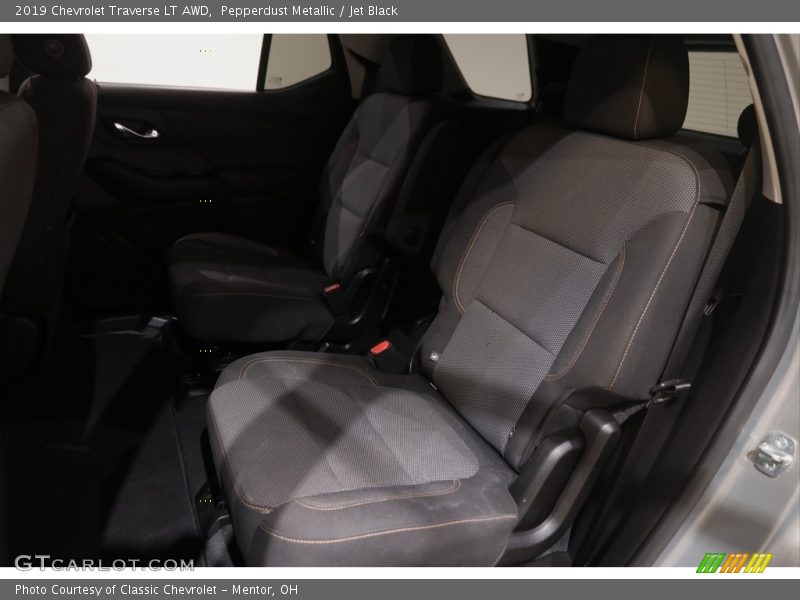 Pepperdust Metallic / Jet Black 2019 Chevrolet Traverse LT AWD