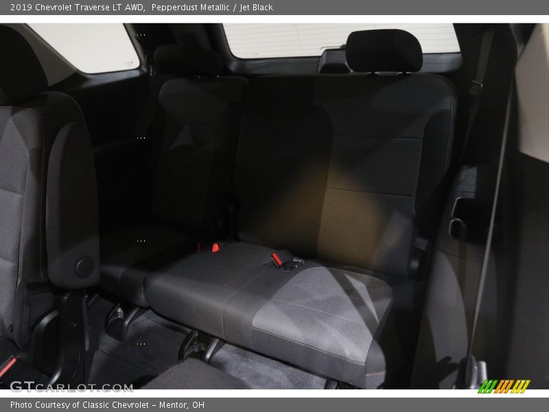 Pepperdust Metallic / Jet Black 2019 Chevrolet Traverse LT AWD