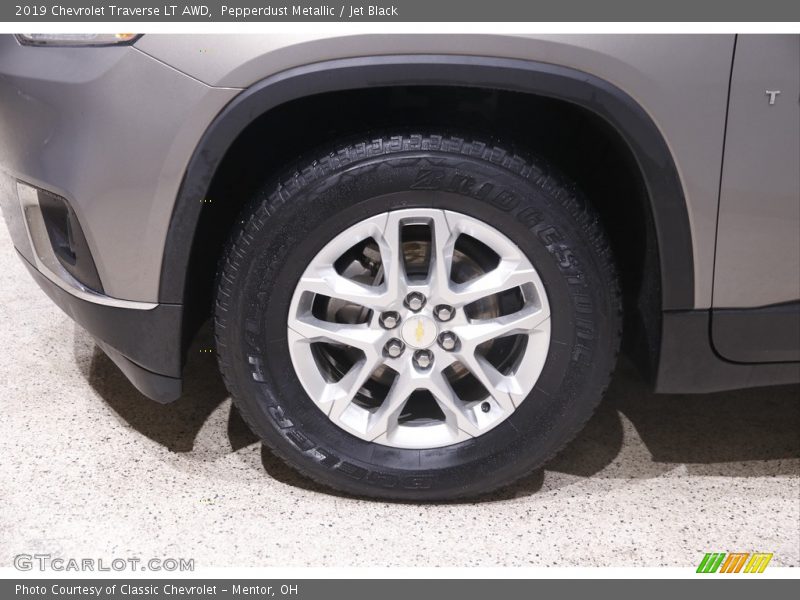 Pepperdust Metallic / Jet Black 2019 Chevrolet Traverse LT AWD