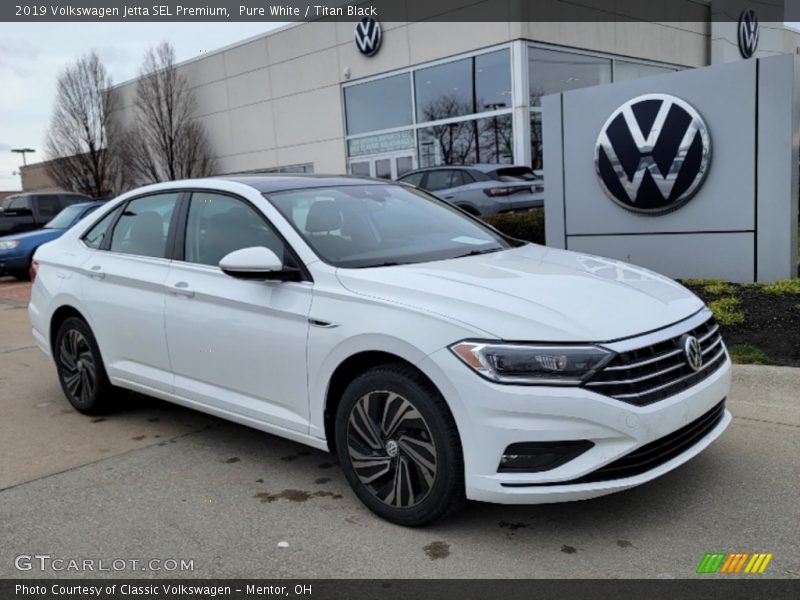 Front 3/4 View of 2019 Jetta SEL Premium