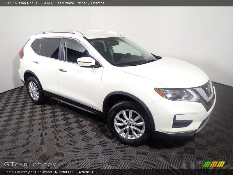 Pearl White Tricoat / Charcoal 2020 Nissan Rogue SV AWD