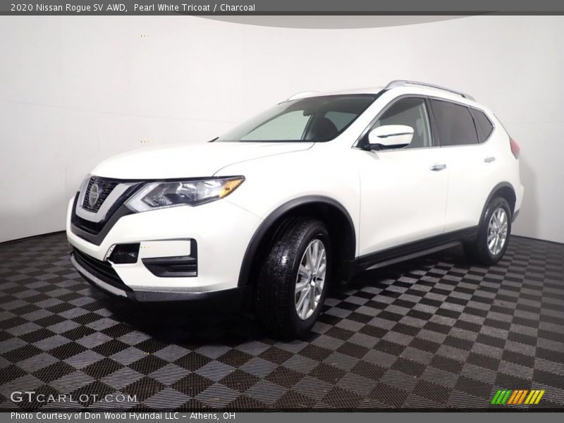 Pearl White Tricoat / Charcoal 2020 Nissan Rogue SV AWD