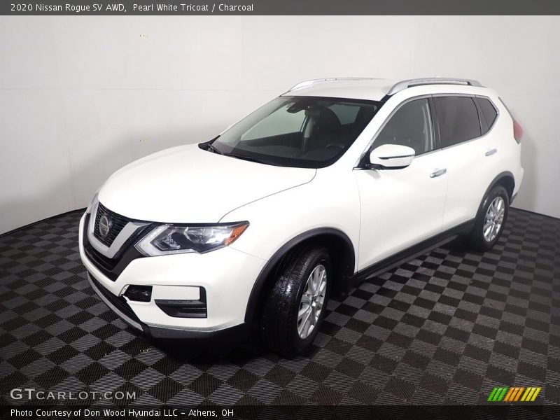 Pearl White Tricoat / Charcoal 2020 Nissan Rogue SV AWD