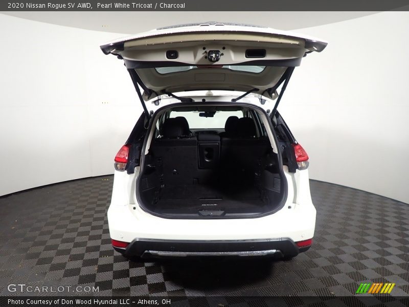 Pearl White Tricoat / Charcoal 2020 Nissan Rogue SV AWD