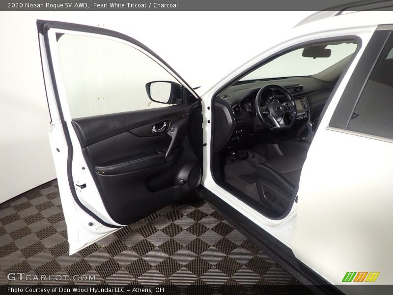 Pearl White Tricoat / Charcoal 2020 Nissan Rogue SV AWD