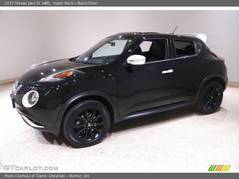 Front 3/4 View of 2017 Juke SV AWD