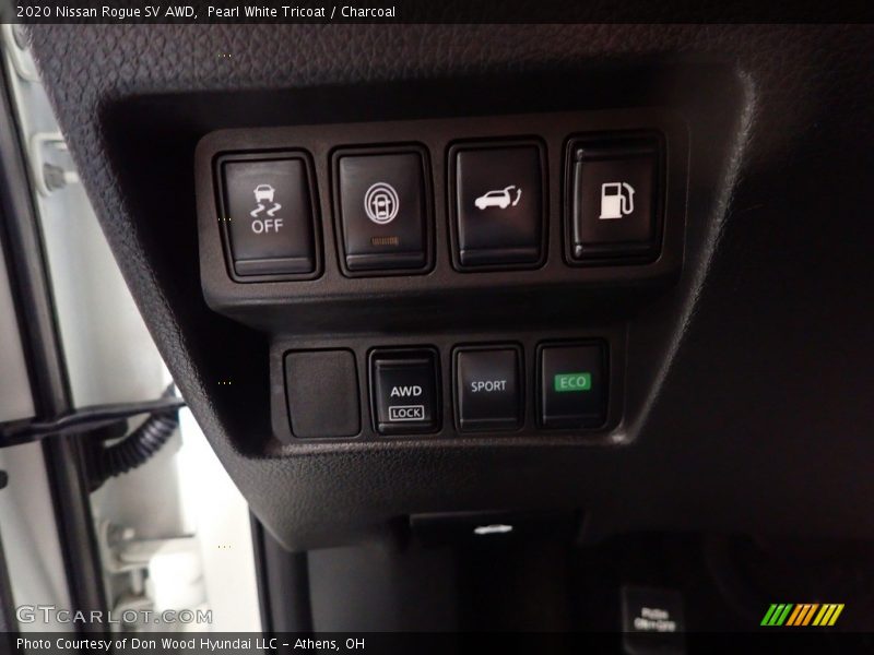 Pearl White Tricoat / Charcoal 2020 Nissan Rogue SV AWD