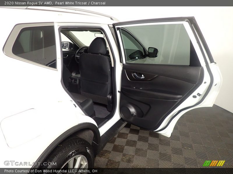 Pearl White Tricoat / Charcoal 2020 Nissan Rogue SV AWD
