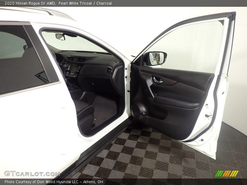 Pearl White Tricoat / Charcoal 2020 Nissan Rogue SV AWD