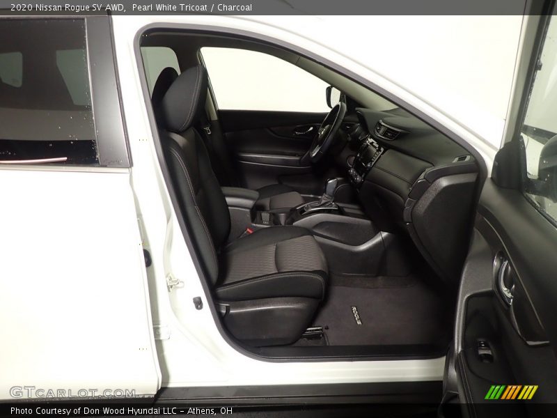 Pearl White Tricoat / Charcoal 2020 Nissan Rogue SV AWD