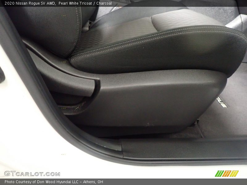Pearl White Tricoat / Charcoal 2020 Nissan Rogue SV AWD