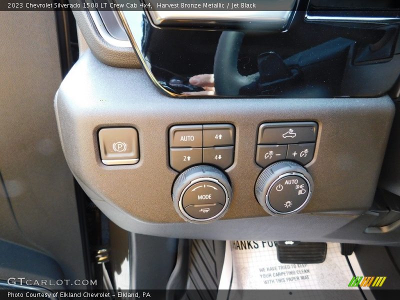 Controls of 2023 Silverado 1500 LT Crew Cab 4x4