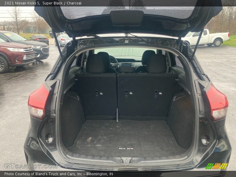  2021 Kicks S Trunk