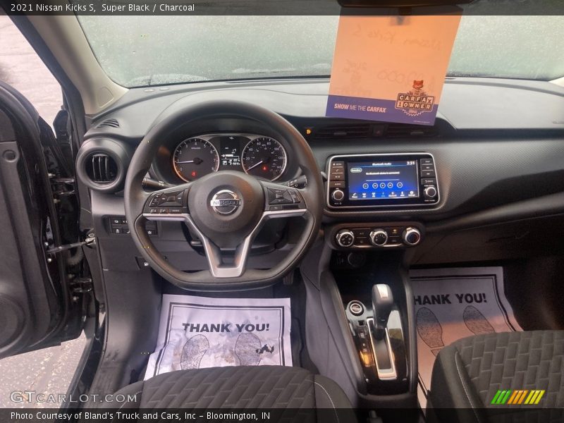 Super Black / Charcoal 2021 Nissan Kicks S