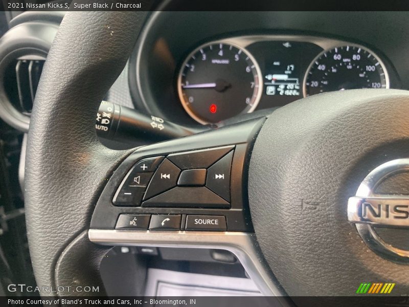  2021 Kicks S Steering Wheel
