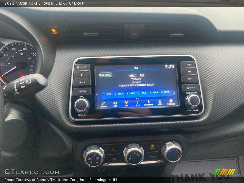 Super Black / Charcoal 2021 Nissan Kicks S