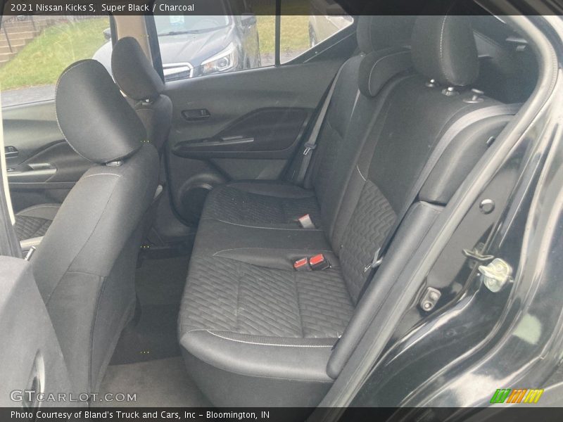 Super Black / Charcoal 2021 Nissan Kicks S