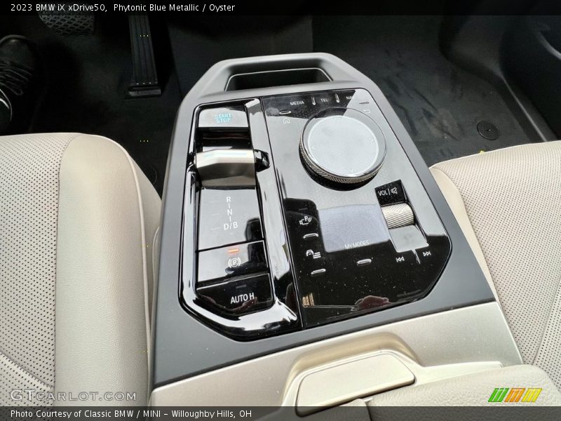 Controls of 2023 iX xDrive50