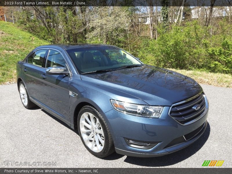 Front 3/4 View of 2019 Taurus Limited
