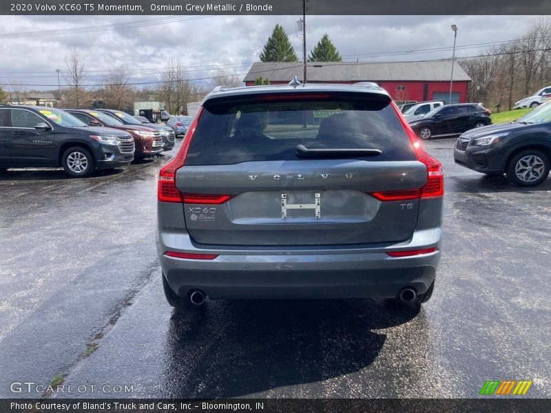 Osmium Grey Metallic / Blonde 2020 Volvo XC60 T5 Momentum