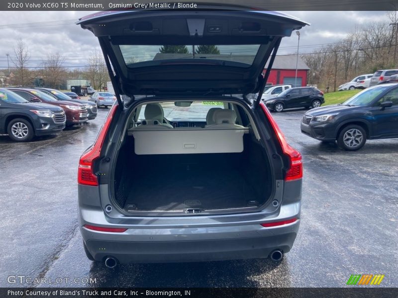  2020 XC60 T5 Momentum Trunk