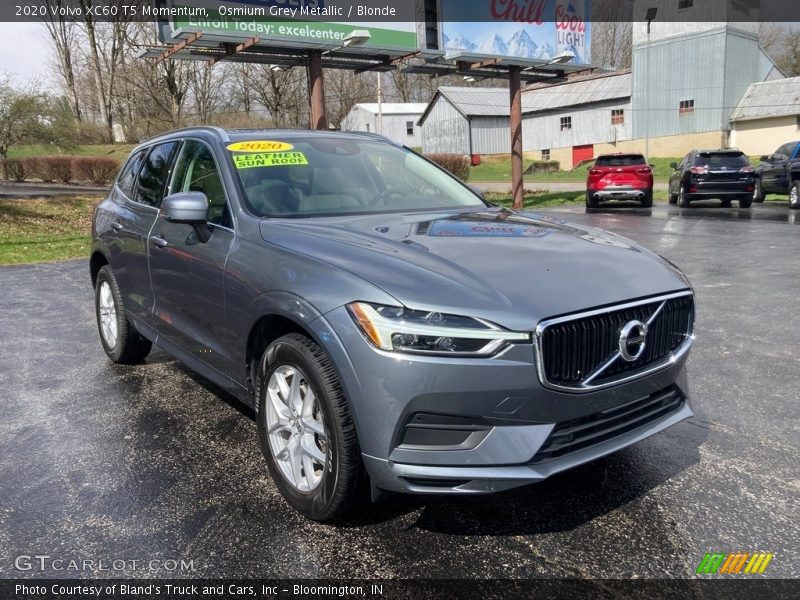 Front 3/4 View of 2020 XC60 T5 Momentum