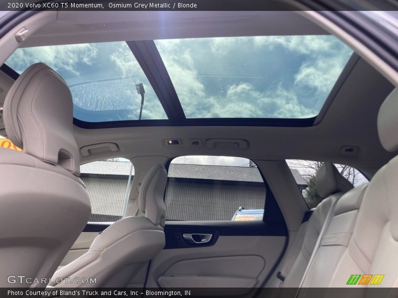 Sunroof of 2020 XC60 T5 Momentum