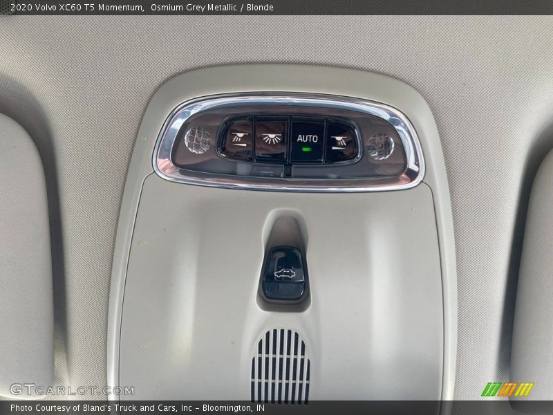 Osmium Grey Metallic / Blonde 2020 Volvo XC60 T5 Momentum