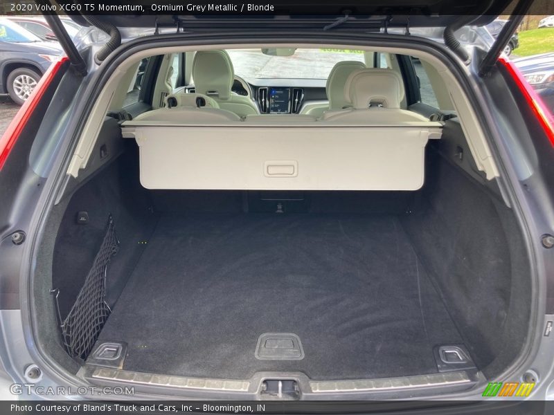  2020 XC60 T5 Momentum Trunk