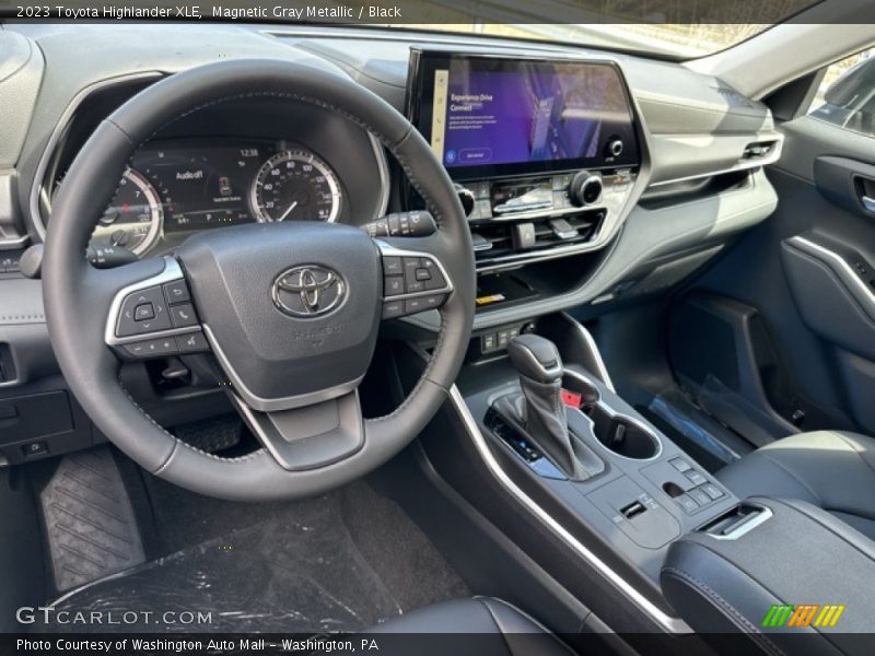 Magnetic Gray Metallic / Black 2023 Toyota Highlander XLE