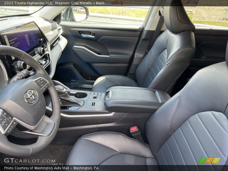 Magnetic Gray Metallic / Black 2023 Toyota Highlander XLE