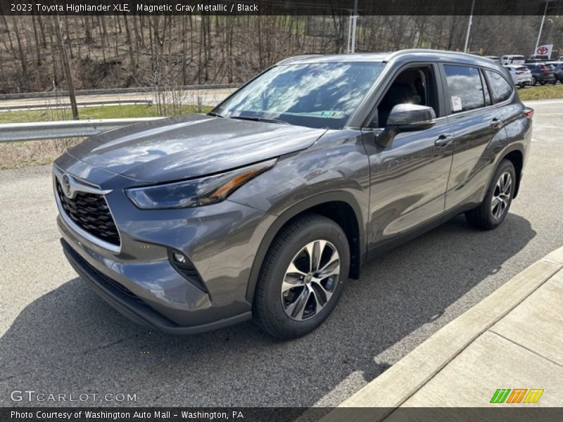 Magnetic Gray Metallic / Black 2023 Toyota Highlander XLE