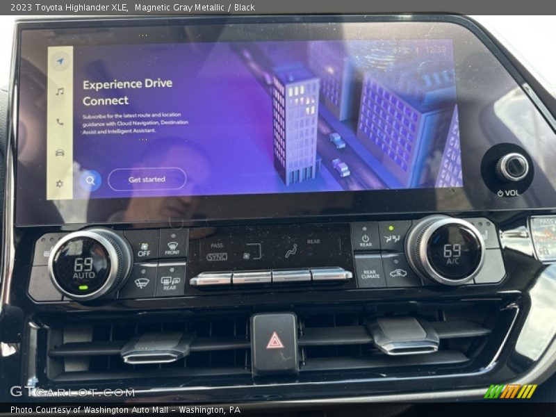 Magnetic Gray Metallic / Black 2023 Toyota Highlander XLE