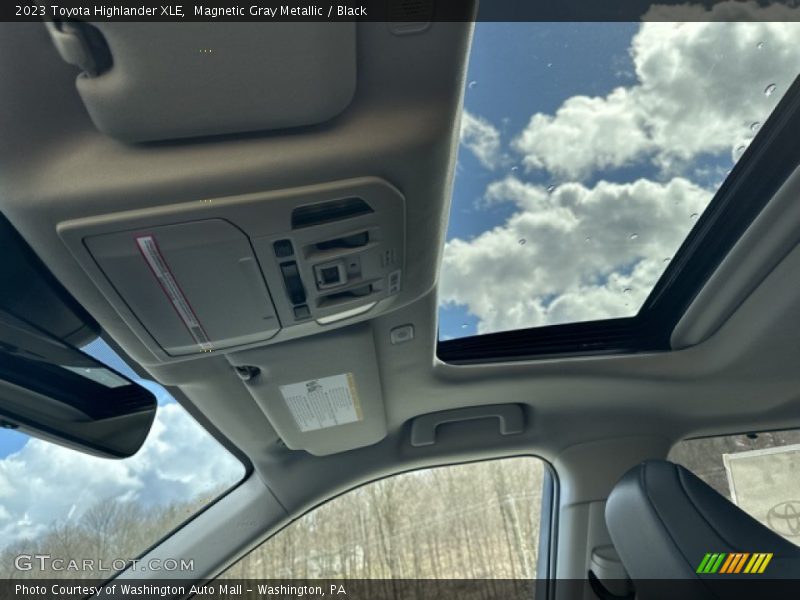 Magnetic Gray Metallic / Black 2023 Toyota Highlander XLE