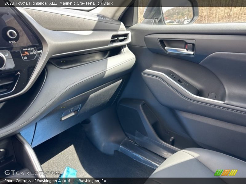 Magnetic Gray Metallic / Black 2023 Toyota Highlander XLE
