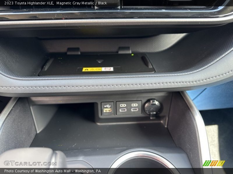 Magnetic Gray Metallic / Black 2023 Toyota Highlander XLE