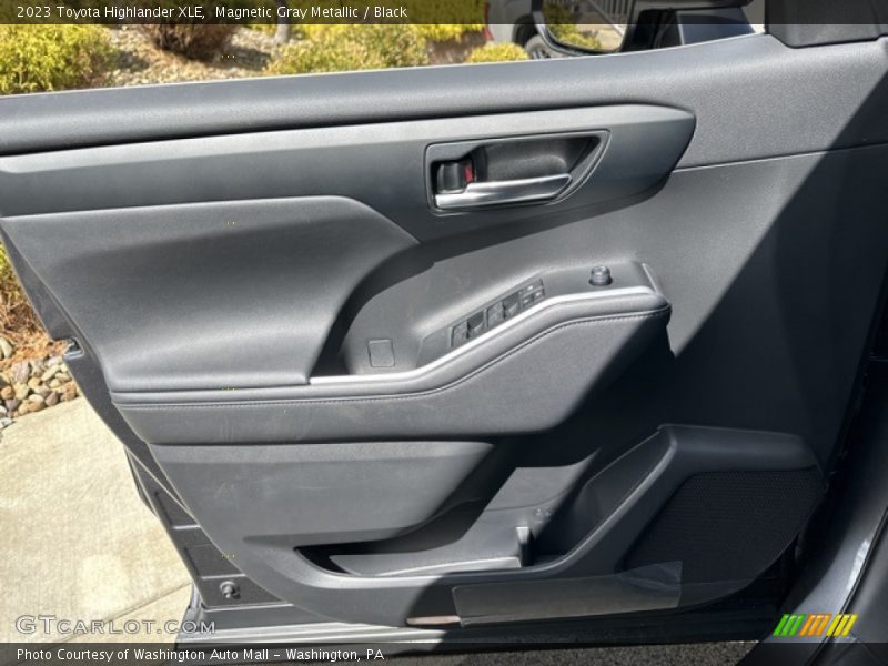 Magnetic Gray Metallic / Black 2023 Toyota Highlander XLE